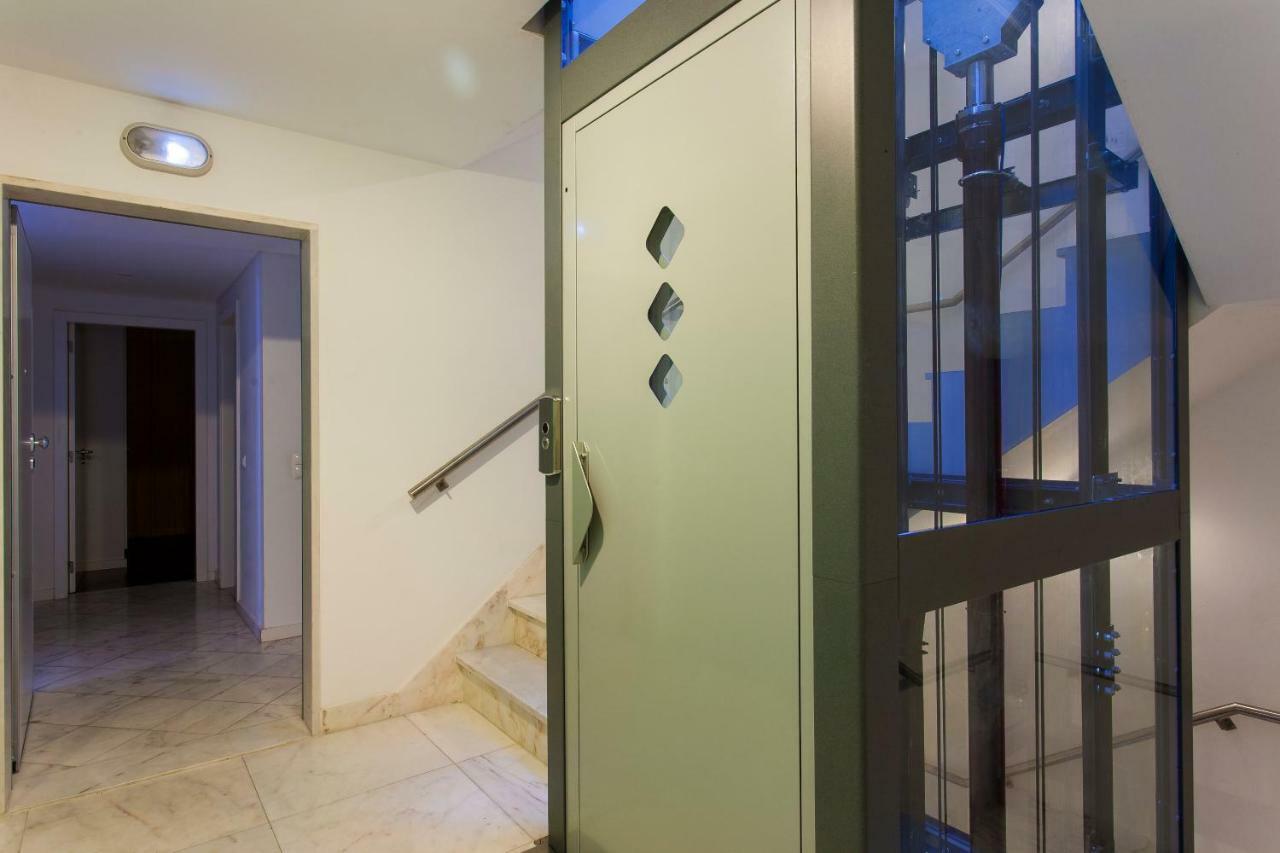 Chiado Patio Apartment Lisbon Bagian luar foto